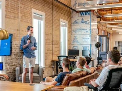 Should my Business Hire a Fractional CMO or Use an Agency?
