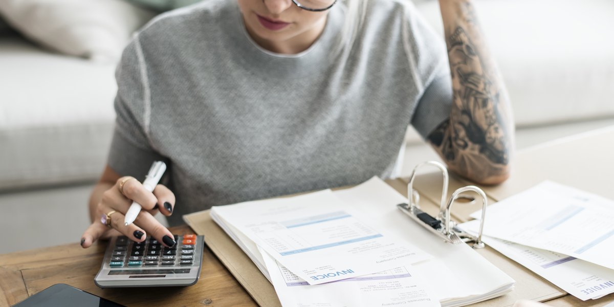 caucasian-woman-with-invoice-bills