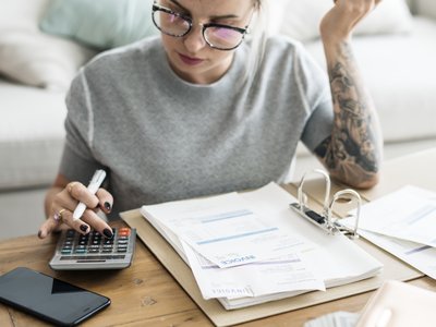 Setting Your Rates as a Fractional Marketing Consultant in 2025