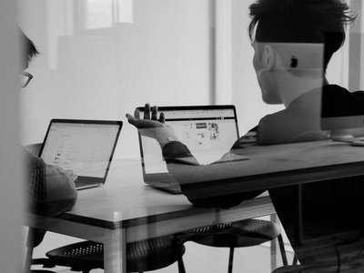 Fractional CMOs vs Marketing Agencies: Who Gives You More Control?