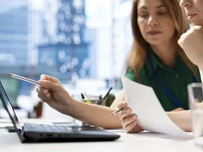 8 Evaluative Language Examples to Hire Better Marketers