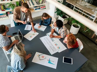 Why Fractional Marketers Are Hired for Thinking, Not Hours