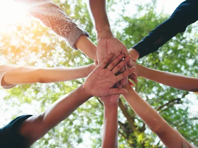Why Community Strengthens Independent Leadership