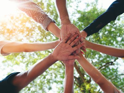 Why Community Strengthens Independent Leadership