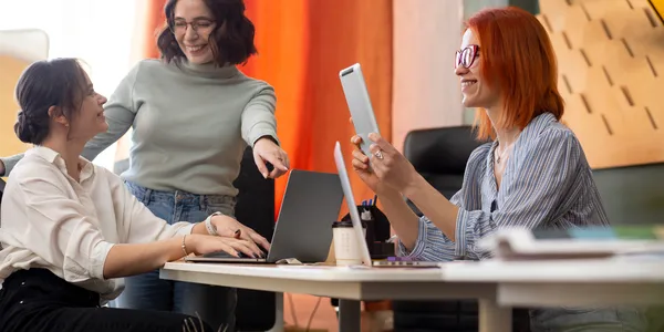 medium-shot-women-working-together-officec_50%