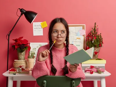 Pros and Cons of Becoming a Fractional Marketing Expert